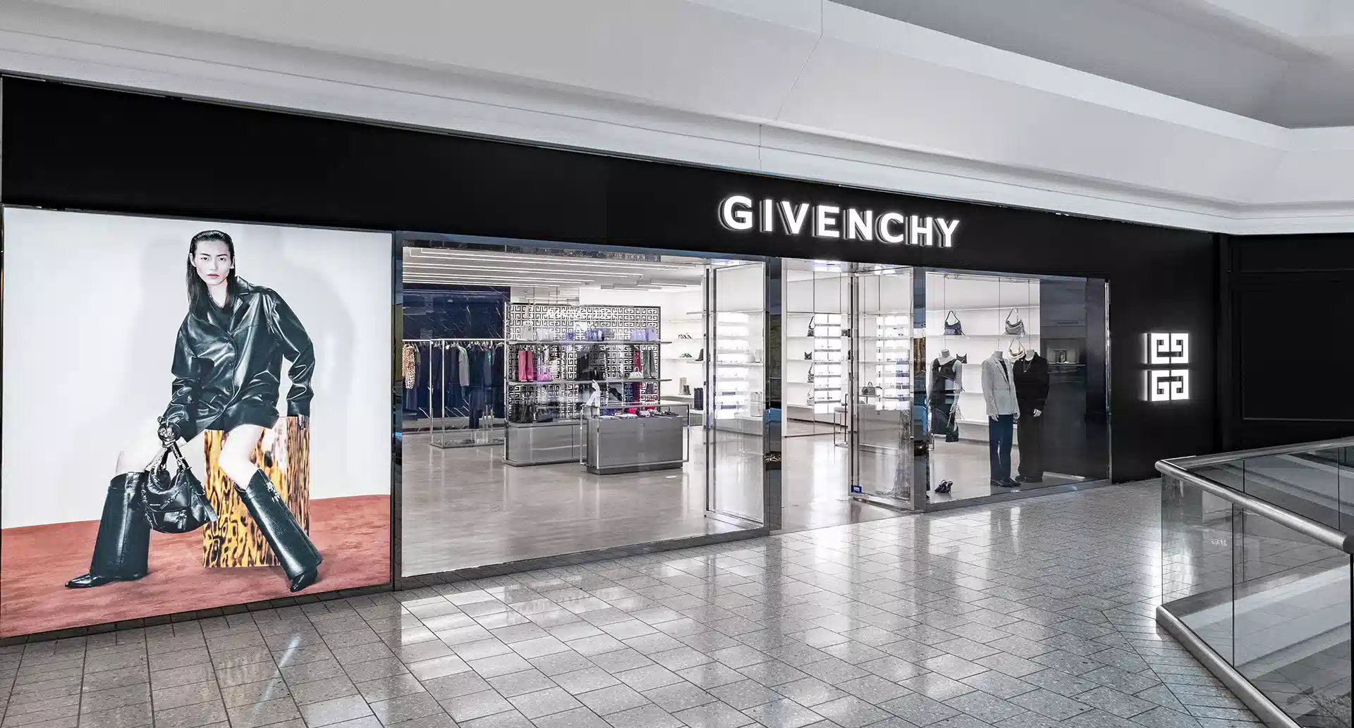 Banner 1 - Givenchy Boutique France