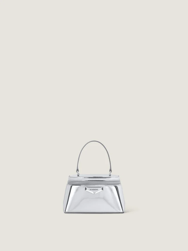 Antigona Bag en cuir effet miroir avec chaîne Antigona Bag en cuir effet miroir avec chaîne