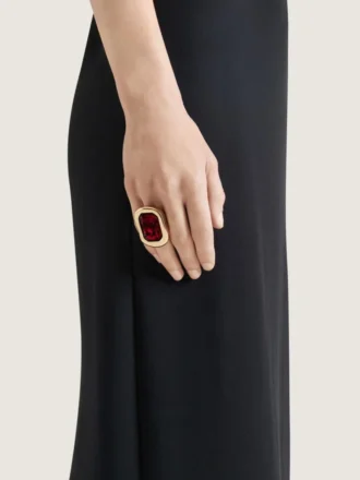 Bague sculpturale en métal et cristal