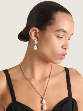 Boucles d&rsquo;oreilles asymétriques en métal, cristaux et perles