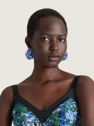 Boucles d&rsquo;oreilles à clip audacieuses en métal et cristaux