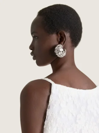 Boucles d&rsquo;oreilles à clip audacieuses en métal et cristaux