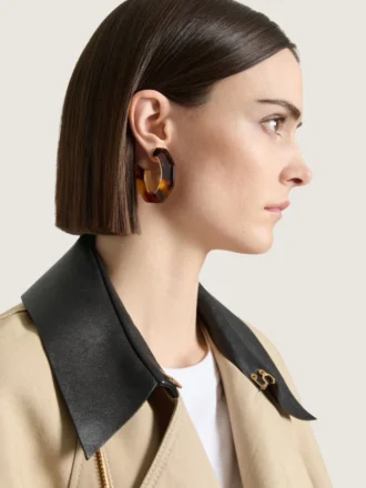 Boucles d’oreilles en métal et résine Boucles d’oreilles en métal et résine