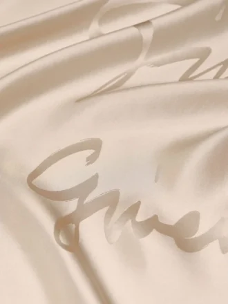 Carré en jacquard de soie avec signature Givenchy