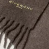 Grande écharpe Givenchy Paris en laine d’alpaga Grande écharpe Givenchy Paris en laine d’alpaga