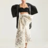 Jupe longue en satin avec nœud et broderies Jupe longue en satin avec nœud et broderies