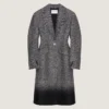 Manteau ajusté Cocoon en laine mélangée jacquard à chevrons Manteau ajusté Cocoon en laine mélangée jacquard à chevrons