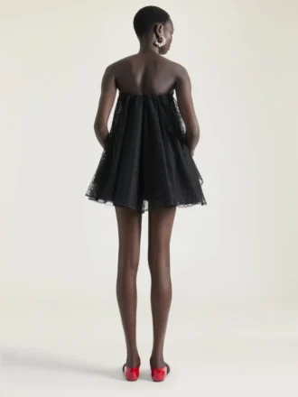 Mini-robe bustier en dentelle avec cape