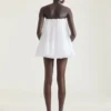 Mini-robe bustier en dentelle avec cape Mini-robe bustier en dentelle avec cape