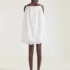 Mini-robe fendue en dentelle avec cape Mini-robe fendue en dentelle avec cape