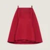 Mini-robe fendue en satin avec cape Mini-robe fendue en satin avec cape