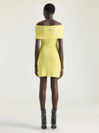 Mini-robe à épaules dénudées en laine
