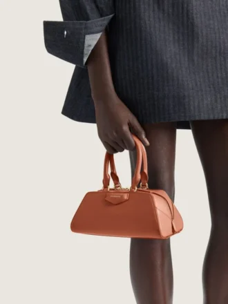 Mini sac Antigona East-West en cuir Box