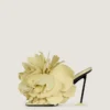 Mules à talons Boudoir en cuir avec pétales de rose Mules à talons Boudoir en cuir avec pétales de rose
