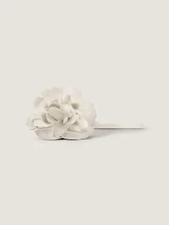 Petit pendentif en forme de pétales de rose en cuir nappa
