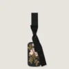 Pochette de soirée avec broderies florales et nœud Pochette de soirée avec broderies florales et nœud