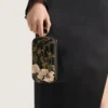 Pochette de soirée avec broderies florales et nœud Pochette de soirée avec broderies florales et nœud