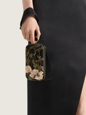 Pochette de soirée avec broderies florales et nœud