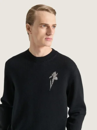 Pull en maille de laine avec broderie de cristaux