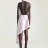 Robe asymétrique à dos nu en cuir Robe asymétrique à dos nu en cuir