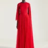 Robe de soirée drapée en mousseline avec cape Robe de soirée drapée en mousseline avec cape