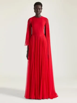 Robe de soirée drapée en mousseline avec cape Robe de soirée drapée en mousseline avec cape