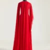 Robe de soirée drapée en mousseline avec cape Robe de soirée drapée en mousseline avec cape