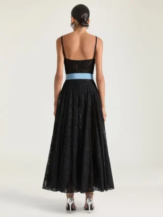 Robe de soirée fendue en dentelle et paillettes Robe de soirée fendue en dentelle et paillettes