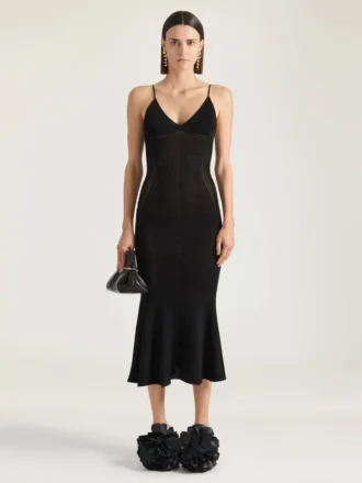 robe midi en maille ajoure 1 330x440 - Mules &agrave; talons Boudoir en cuir avec p&eacute;tales de rose