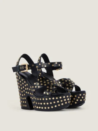 Sandales compensées en cuir avec clous Sandales compensées en cuir avec clous
