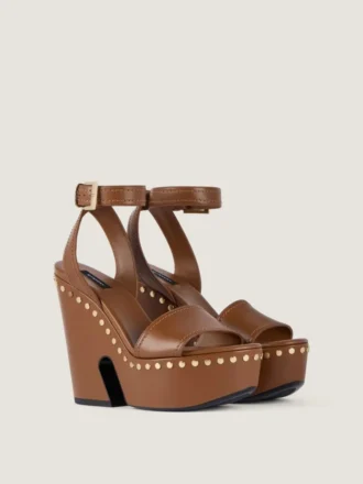 Sandales à plateforme de style sabots en cuir avec clous Sandales à plateforme de style sabots en cuir avec clous