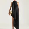 Robe asymétrique à col licou en laine Robe asymétrique à col licou en laine