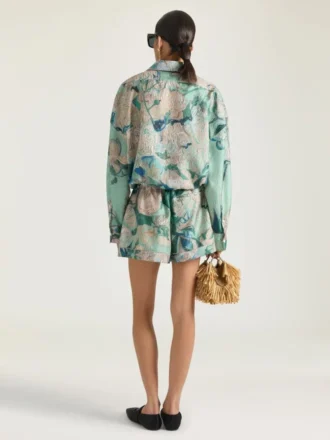 Chemise courte en soie à imprimé roses