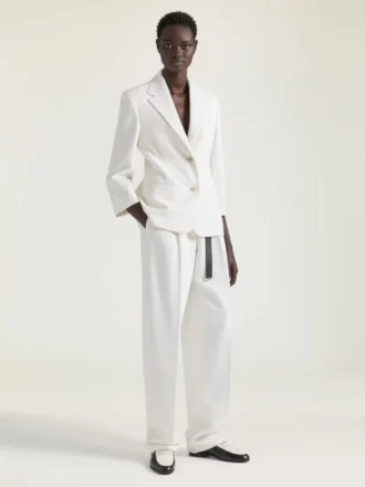 veste simple boutonnage en laine 1 330x440 - Pantalon &agrave; double pli en laine