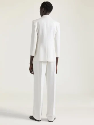 veste simple boutonnage en laine 2 330x440 - Pantalon &agrave; double pli en laine